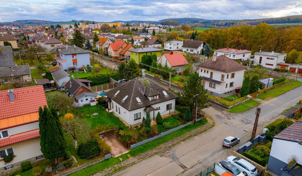 Prodej rodinného domu 7+kk | Vlašim | Pozemek 890m²