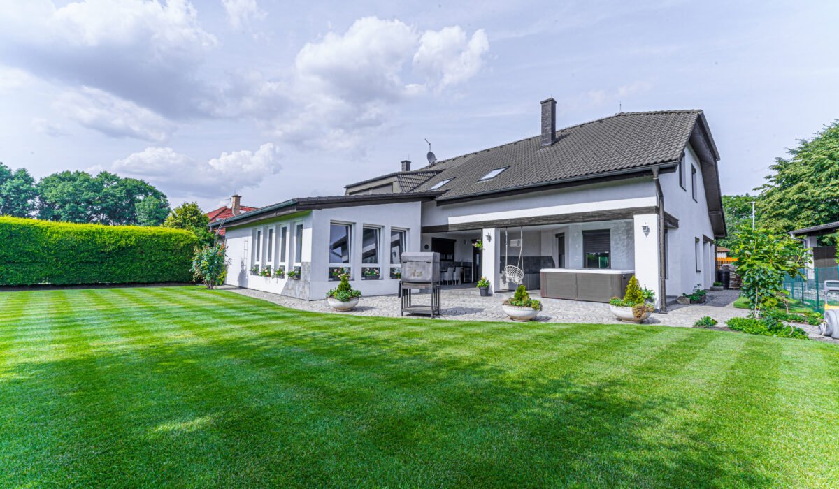 Prodej rodinného domu 9+1, Zlatníky-Hodkovice